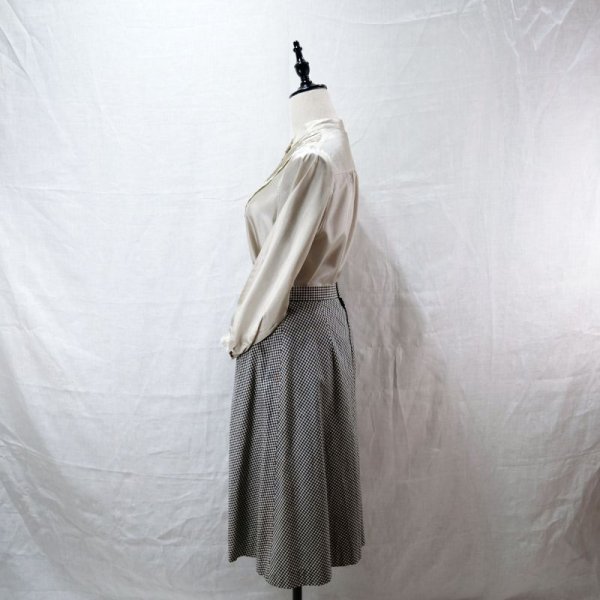 画像7: 無地 ベージュ系 ブラウス 長袖 スタンドカラー ピンタック  [12146]