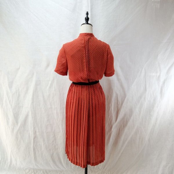 画像9: 格子とドット柄 赤系 半袖  レトロワンピース スタンドカラー プリーツ ピンタック [12277]