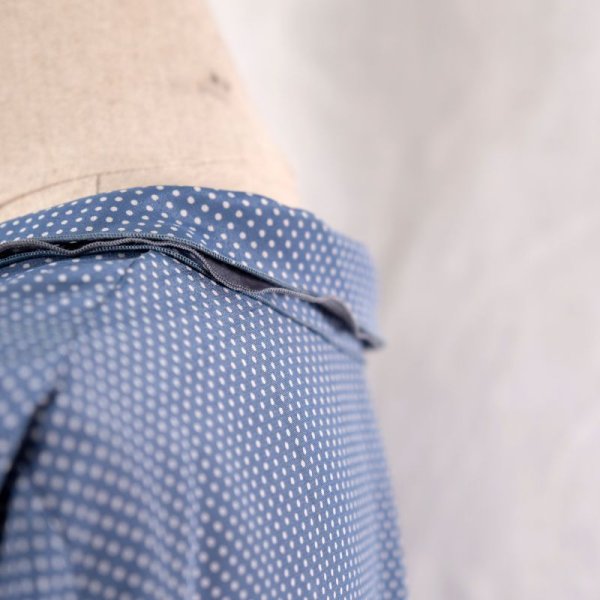 画像12: ドット柄 水色 長袖 ブラウス ラウンドカラー 3枚重ね襟 ウエストダーツ [12427]