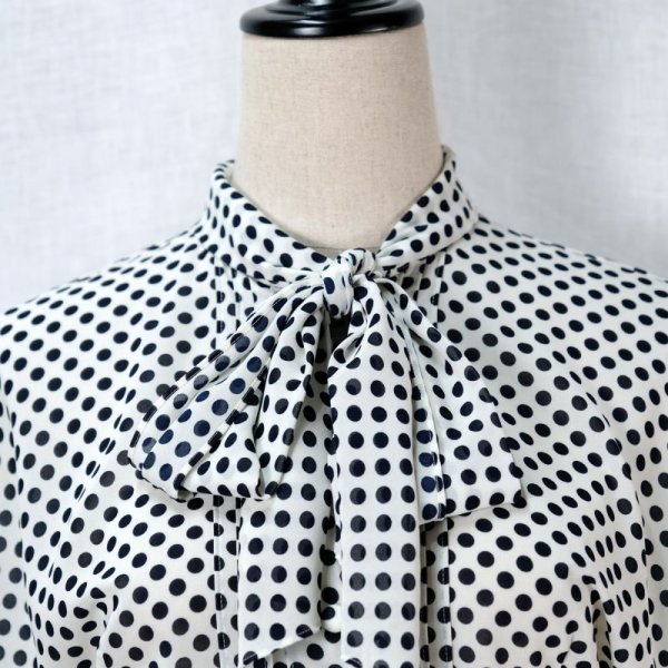 画像4: ドット柄 白×ネイビー ブラウス 半袖 ボウタイカラー [12130]