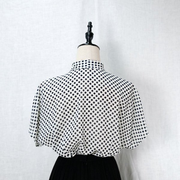 画像11: ドット柄 白×ネイビー ブラウス 半袖 ボウタイカラー [12130]