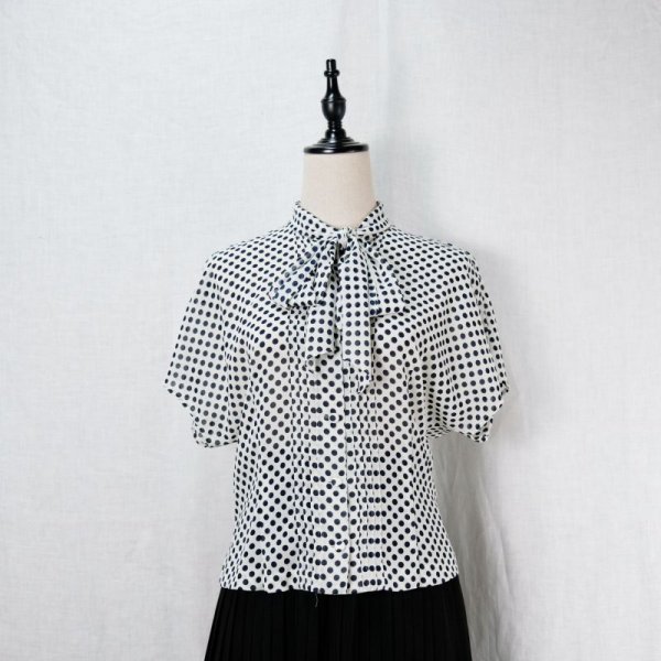 画像15: ドット柄 白×ネイビー ブラウス 半袖 ボウタイカラー [12130]