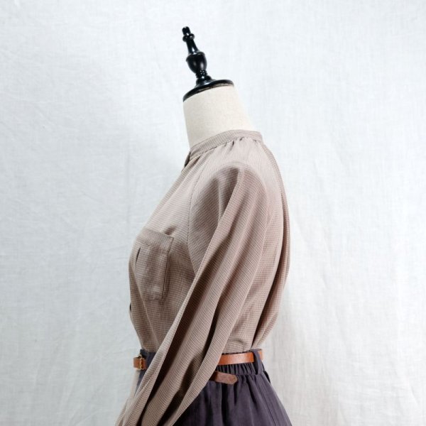 画像7: チェック柄 グレー×ホワイト 長袖 ブラウス スタンドカラー 胸ポケット [16616]