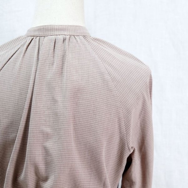 画像9: チェック柄 グレー×ホワイト 長袖 ブラウス スタンドカラー 胸ポケット [16616]