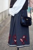 画像4: 無地 グレー×レッド スカート　刺繍 フレア w/63cm [16695]