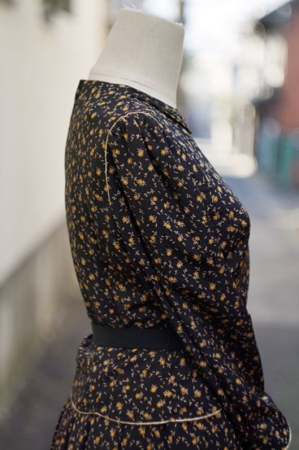 画像3: 花柄 ブラック×イエロー 長袖 レトロワンピース ノーカラー [16788]