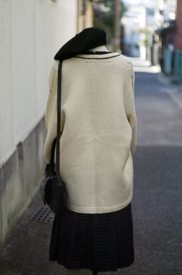 画像9: ラインデザイン  ホワイト×ブラック   ニット カーディガン  長袖 Vネック [16789]