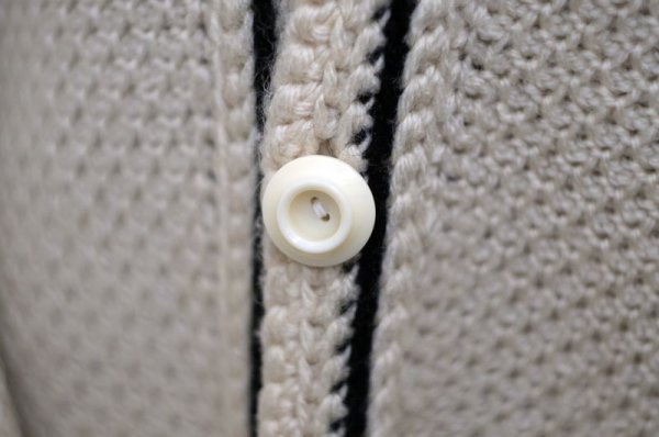 画像10: ラインデザイン  ホワイト×ブラック   ニット カーディガン  長袖 Vネック [16789]