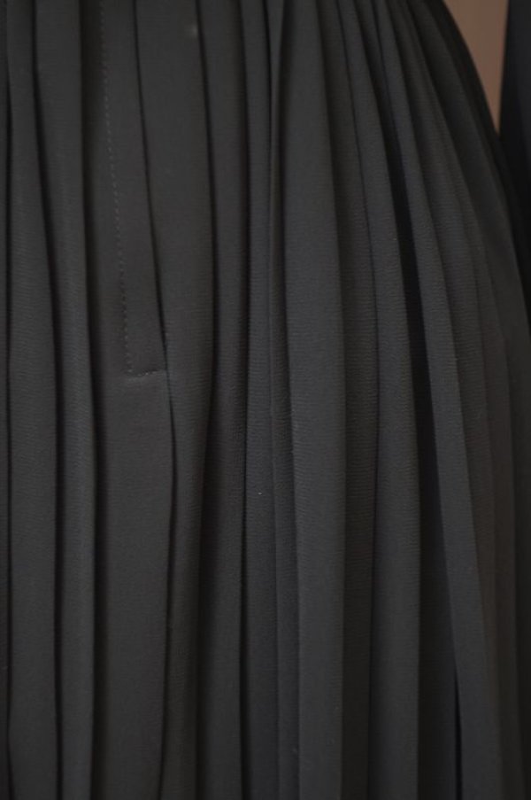 画像9: 無地 ブラック 長袖 レトロワンピース   フリルVネック  お花モチーフ [16810]