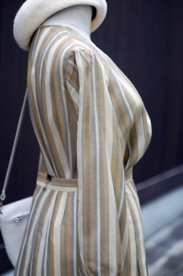 画像8: ストライプ ベージュ系 長袖 セットアップ ノーカラー フレア 前開き [16927]