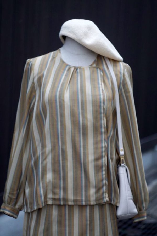 画像13: ストライプ ベージュ系 長袖 セットアップ ノーカラー フレア 前開き [16927]