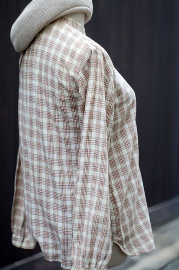 画像4: 格子柄 ベージュ系 長袖 ブラウス バンドカラー[16943]