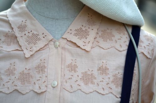 他の写真1: 無地 ライトピンク 長袖 ブラウス スカラップカラー  [16959]