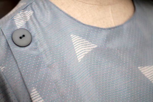 画像6: レトロ幾何学柄 水色 長袖 レトロワンピース ノーカラー フレア [16963]