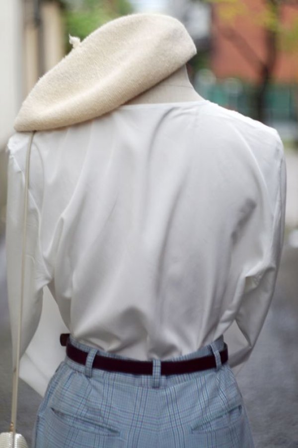 画像7: 無地 白 長袖 ブラウス ノーカラー フリル リボン [17023]