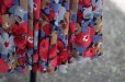画像12: 花柄 赤×青系 半袖 レトロワンピース ノーカラー プリーツ [17105]