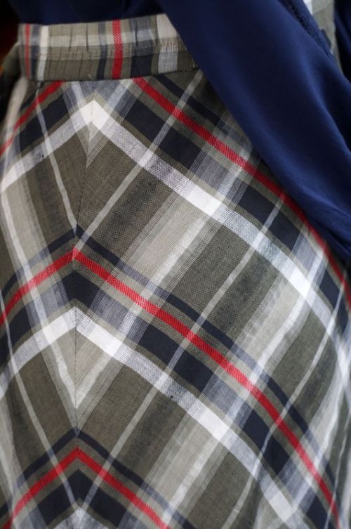 他の写真1: チェック柄 カーキ系 スカート フレア w/75cm [17140]