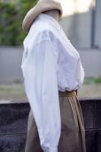 画像3: 無地 白 長袖 ブラウス レギュラーカラー 刺繍 お花モチーフ [17201]