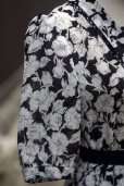 画像10: 花柄 黒×白 半袖 レトロワンピース スクエアネック [17281]