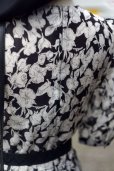 画像9: 花柄 黒×白 半袖 レトロワンピース スクエアネック [17281]