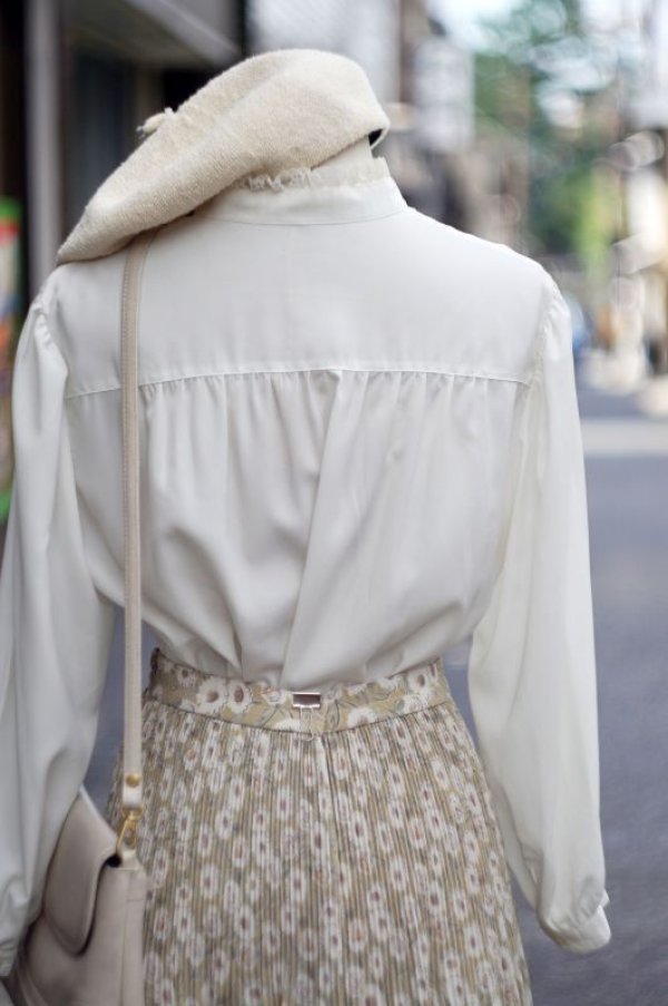 画像3: 無地 白 長袖 ブラウス フリル レース ボウタイブラウス [17369]