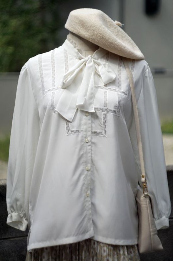 画像4: 無地 白 長袖 ブラウス フリル レース ボウタイブラウス [17369]