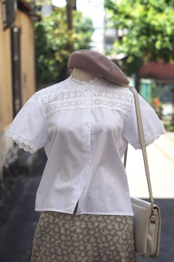 画像10: 白 半袖 コットン ブラウス フリルカラー レース クリアボタン[17439]
