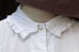 画像2: "もめんの天使" 白 半袖 混コットン ブラウス レースカラー パールボタン ヘリンボーン模様[17444] (2)