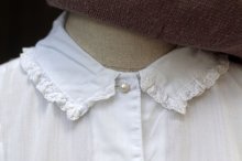 他の写真1: "もめんの天使" 白 半袖 混コットン ブラウス レースカラー パールボタン ヘリンボーン模様[17444]