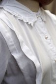 画像4: "もめんの天使" 白 半袖 混コットン ブラウス レースカラー パールボタン ヘリンボーン模様[17444]
