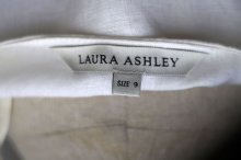 他の写真1: "laura ashley" 無地 白 長袖 ブラウス ジャケット フリル丈 お花刺繍[17466]