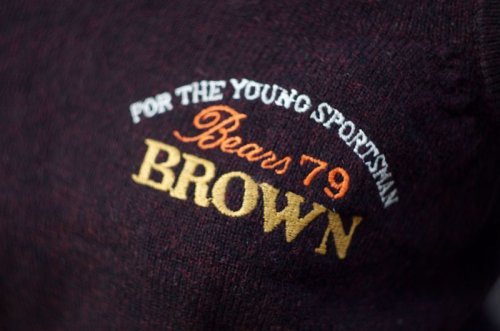 他の写真1: ブラウン ニット ベスト Vネック ロゴ刺繍 [17807]