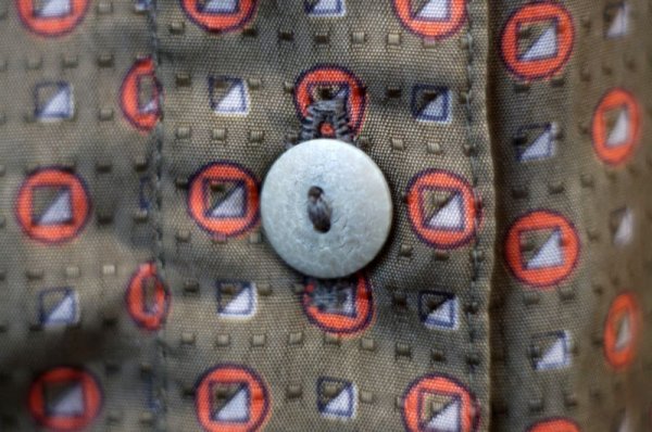 画像5: レトロ幾何学模様 カーキ 長袖 ブラウス レギュラーカラー [17823]