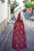 画像2: 花柄 苺柄 赤 ジャンパースカート ウエストリボン [17825] (2)