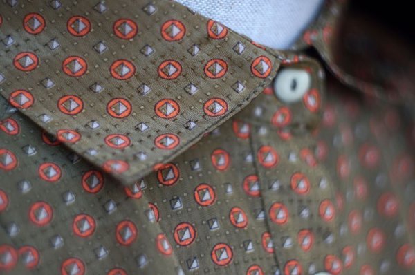 画像7: レトロ幾何学模様 カーキ 長袖 ブラウス レギュラーカラー [17823]