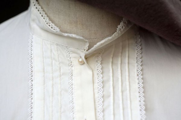 画像4: 無地 白 長袖 ブラウス スタンドカラー パールボタン レース [17830]
