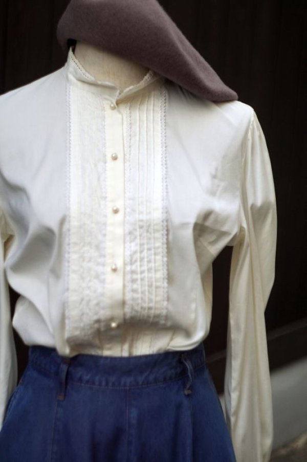 画像9: 無地 白 長袖 ブラウス スタンドカラー パールボタン レース [17830]
