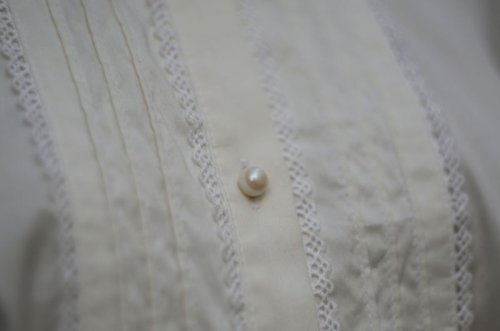 他の写真1: 無地 白 長袖 ブラウス スタンドカラー パールボタン レース [17830]