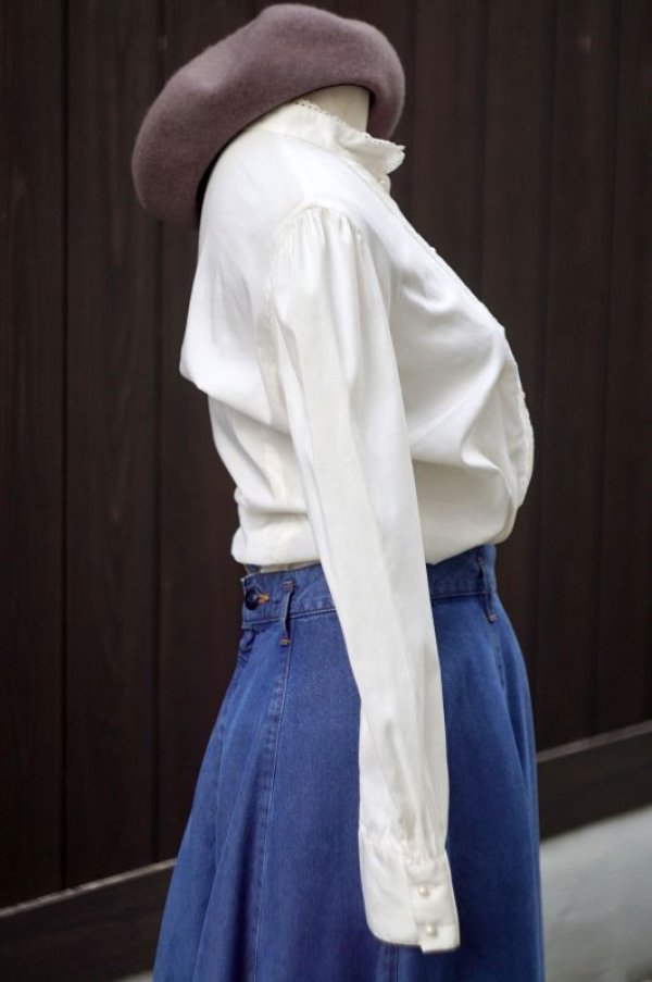 画像3: 無地 白 長袖 ブラウス スタンドカラー パールボタン レース [17830]