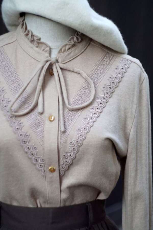 画像4: 無地 ピンクベージュ 長袖 ブラウス ウール フリルスタンドカラー リボン [17857]