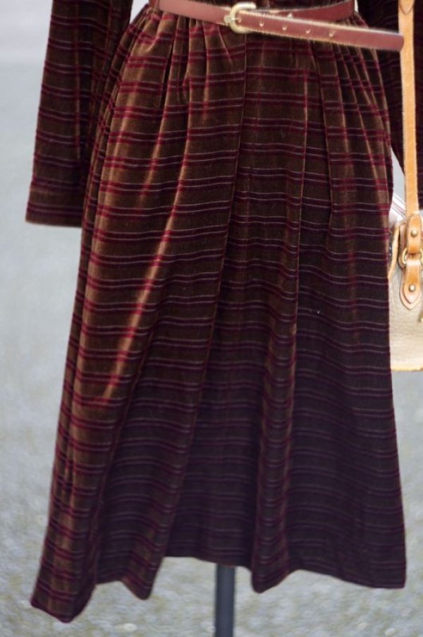 画像8: fitme ボーダー柄 赤×茶 長袖 ベロア レトロワンピース ノーカラー[17891]