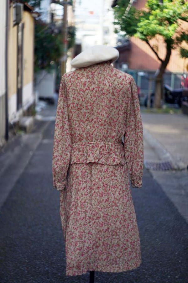 画像4: 花柄 緑×ピンク 長袖 レトロワンピース ペプラム フリルスタンドカラー[17892]