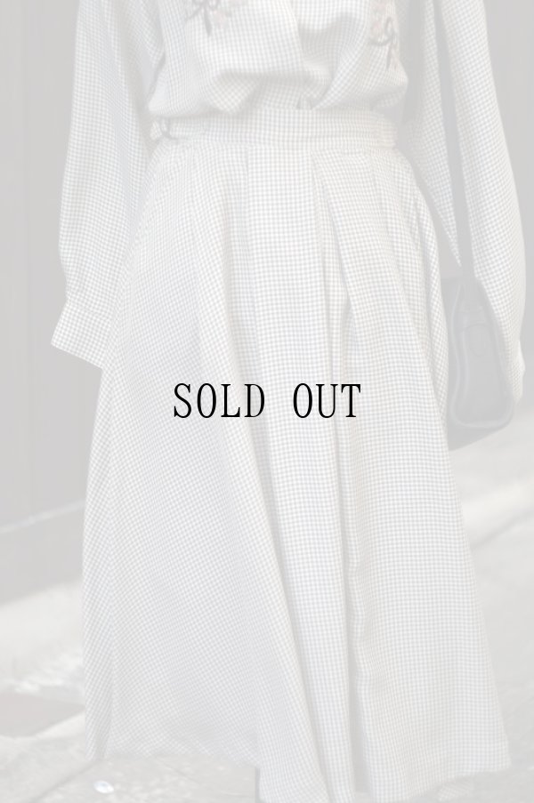 画像12: ギンガムチェック柄 白×ブラウン セットアップ 長袖 ラウンドカラー 刺繍 お花モチーフ [17911]