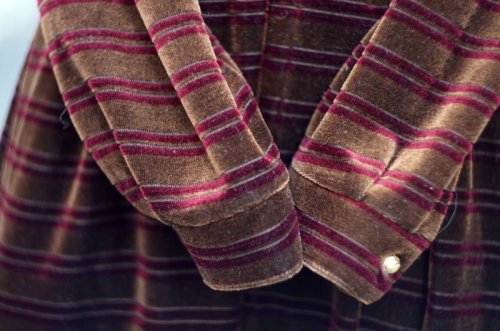 他の写真2: fitme ボーダー柄 赤×茶 長袖 ベロア レトロワンピース ノーカラー[17891]