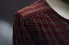 他の写真1: fitme ボーダー柄 赤×茶 長袖 ベロア レトロワンピース ノーカラー[17891]