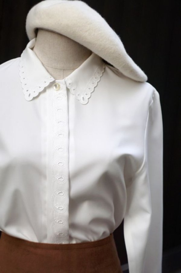 画像4: 無地 白 長袖 ブラウス レギュラーカラー レース加工 比翼 [17946]