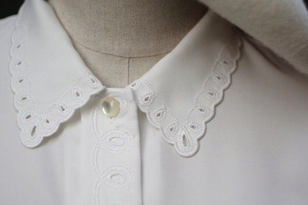 画像7: 無地 白 長袖 ブラウス レギュラーカラー レース加工 比翼 [17946]