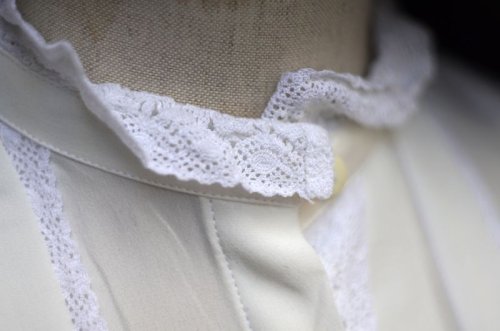 他の写真1: 無地 白 長袖 ブラウス スタンドレースカラー [18074]