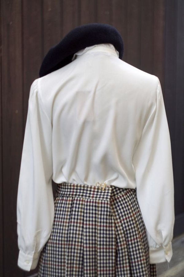 画像4: 無地 白 長袖 ブラウス スタンドレースカラー [18074]