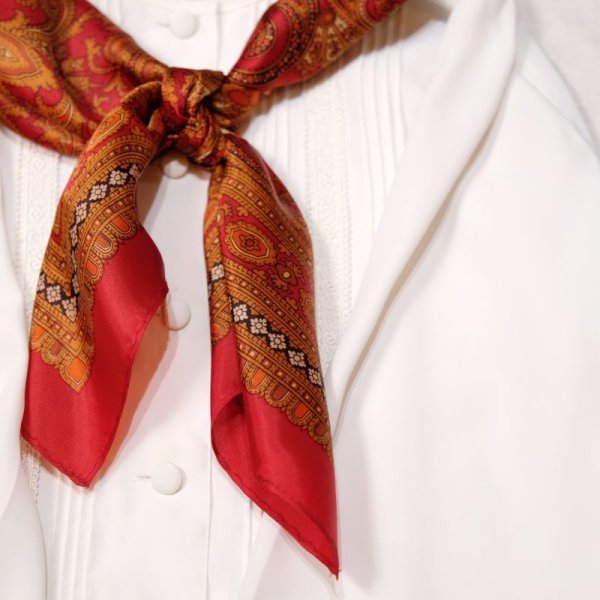 画像3: ペイズリー柄 レッド系 ポリエステル スカーフ 78cm四方 [17876]